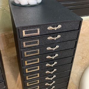 Black box with 10 drawers